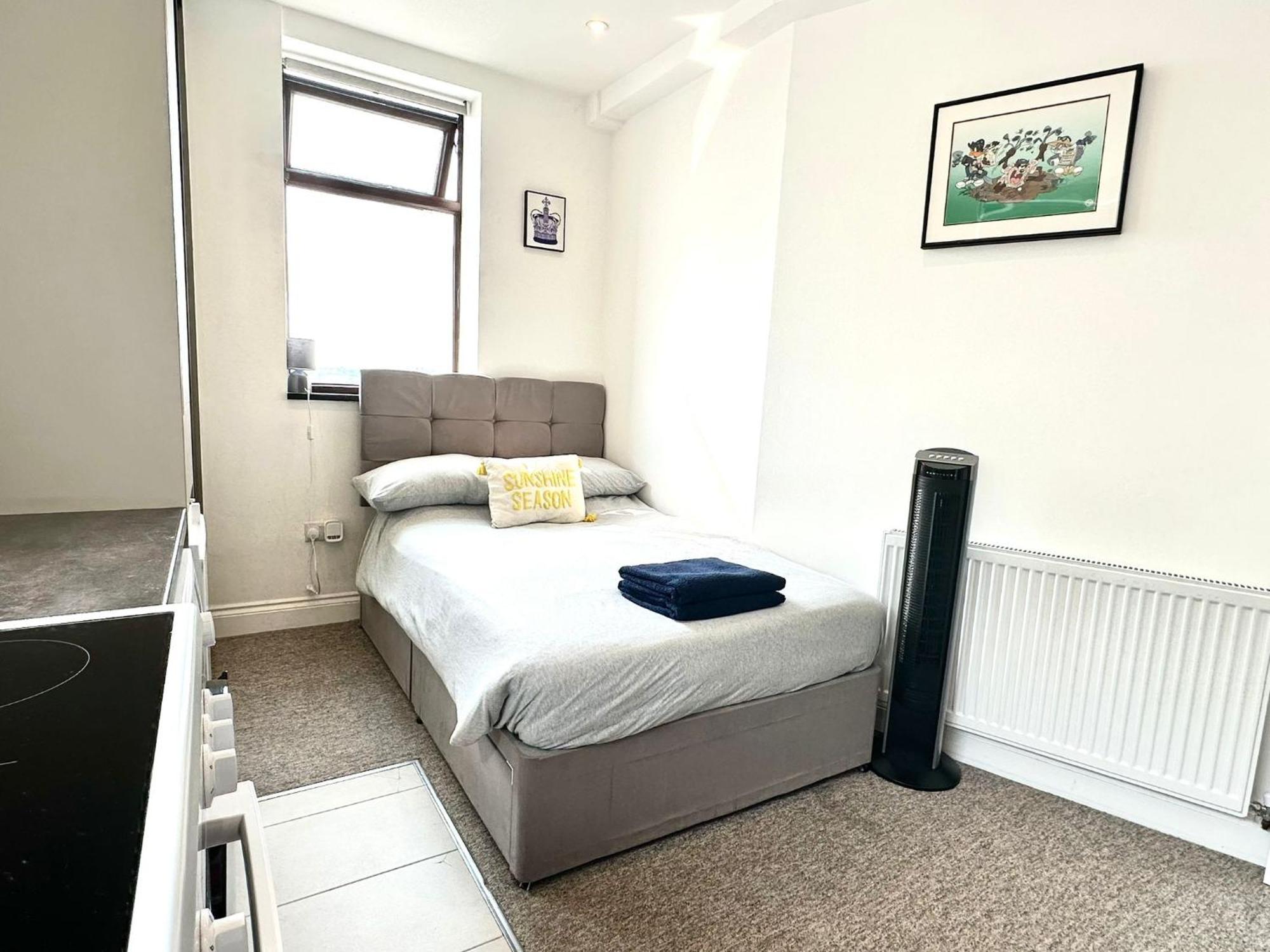 Unique Modern, Private Apartment,15 Mins To London