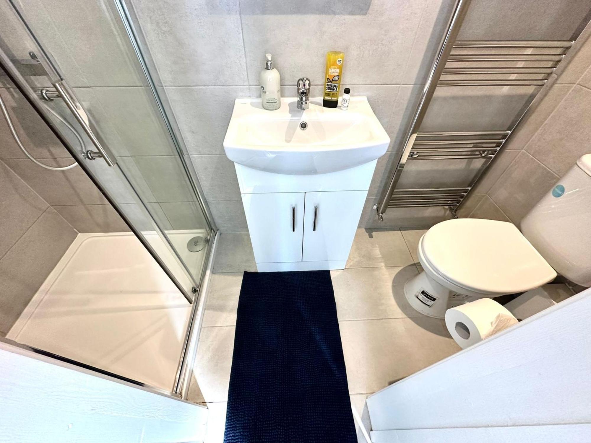 Unique Modern, Private Apartment,15 Mins To London Apartment *