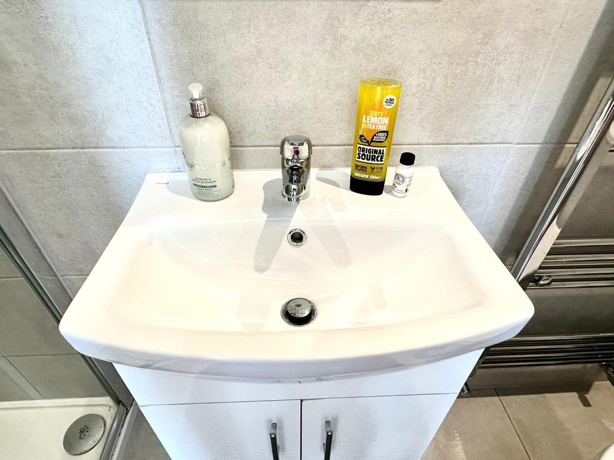 Unique Modern, Private Apartment,15 Mins To London *
