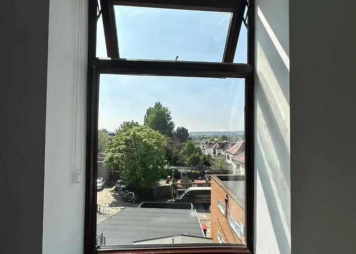 Unique Modern, Private Apartment,15 Mins To Central London